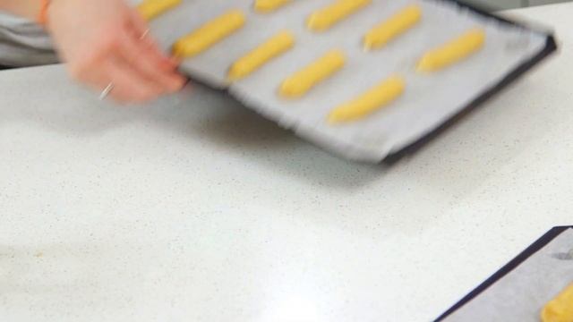 Valentine's Eclairs - In The Kitchen With Kate смотреть онлайн