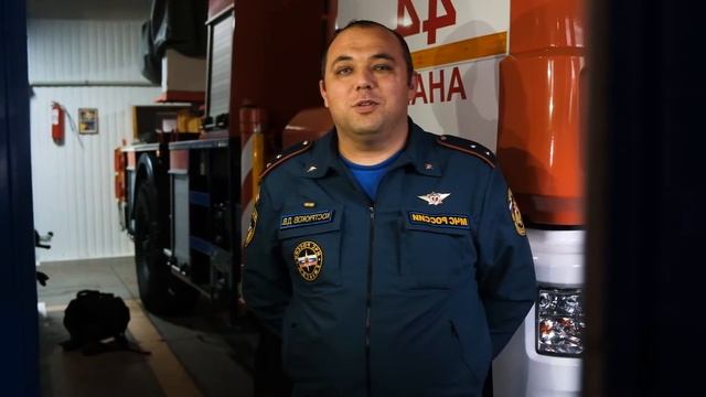 Денис Кострюков Служит пожарным с 2006 года смотреть онлайн