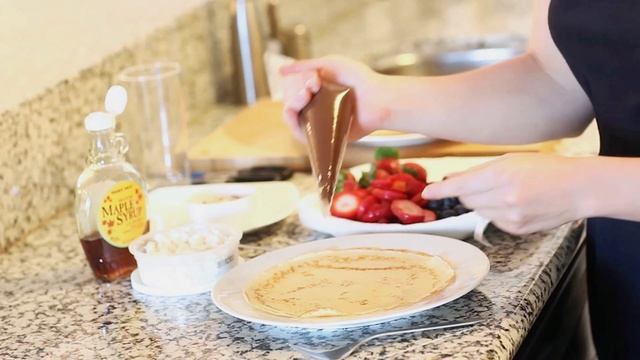 Nutella-Stuffed Crepes - AMAZING Breakfast Recipe!! With berries, almonds and syrup! смотреть онлайн