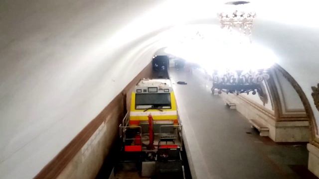 Мотовоз на станции "Киевская" Кольцевая смотреть онлайн