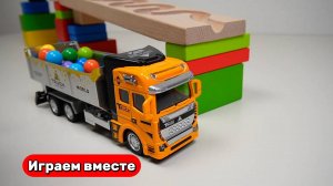 Играем в машинки 🚚 Запускаем шарики ! Видео для детей