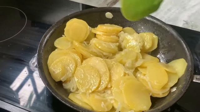 How to Cook a Spanish Tortilla with Snake Jazz | Chef Patrick Baird смотреть онлайн