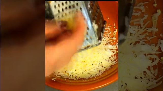 Эта закуска улетает со стола всегда первой! Самая востребованная закуска на все случаи.ВКУСНЯТИНА. смотреть онлайн