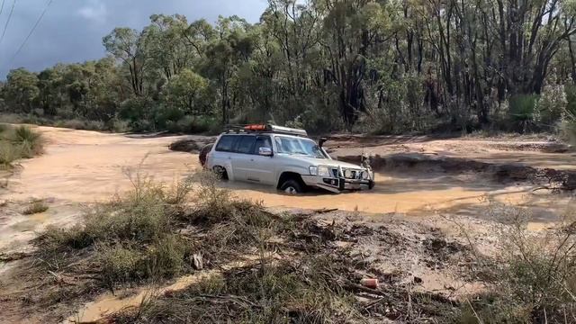 Mundaring Powerlines LC200 & Patrol / Muddy / Deep water! #4x4 #4wd смотреть онлайн