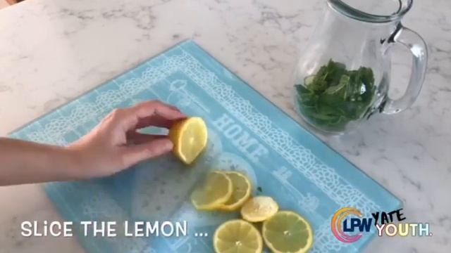 Lemon Mint Cucumber Detox Water смотреть онлайн