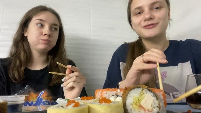🍣АСМР🍣МУКБАНГ ИТИНГ роллов от шречки и сало смотреть онлайн