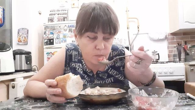 Мукбанг 🤏🔥😋 Чечевичный Суп 🍜 и Салат , Жду ваших советов . смотреть онлайн