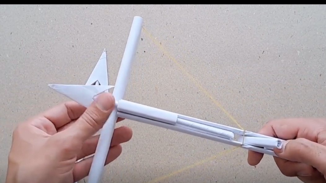 Арбалет из картона и стреляет автоматически