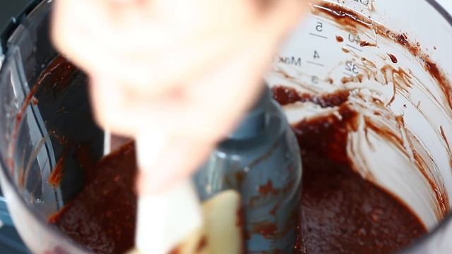 Vegan Chocolate Hazelnut Cinnamon Rolls смотреть онлайн