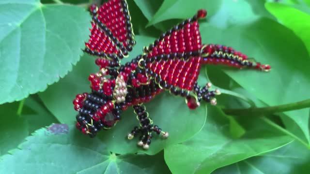 Дракон из бисера/ ссылка на мастер-класс под видео / объёмный дракон из бисера / бисероплетение смотреть онлайн