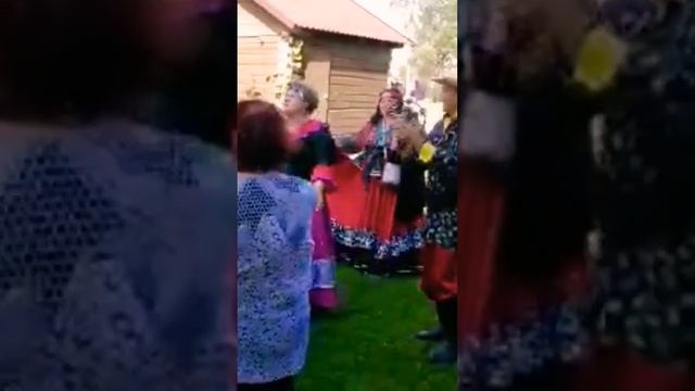 Цыганский АНСАМБЛЬ"ЧАСТУШКИ"#частушки#short2022#ансамбль#танец#танецнаулице#хочуврекомендации смотреть онлайн