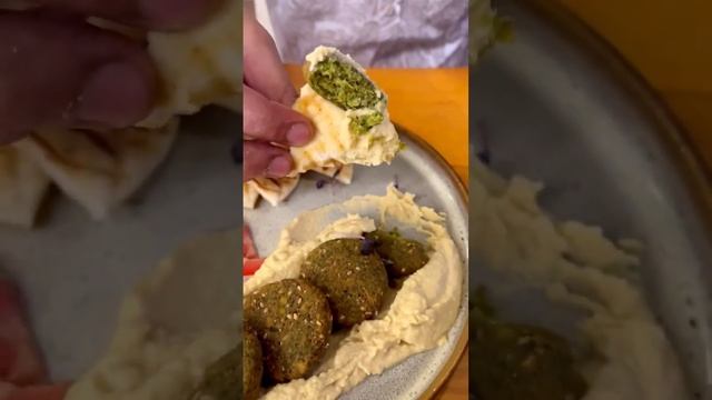 Falafal Hummas Pita #foodtuber25 #food #foodholic #hummaspita #falafel #short #trendingshorts смотреть онлайн