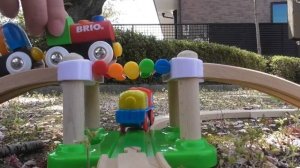 Деревянные пути для поездов BRIO & HAPE - Железная дорога для детей ♪