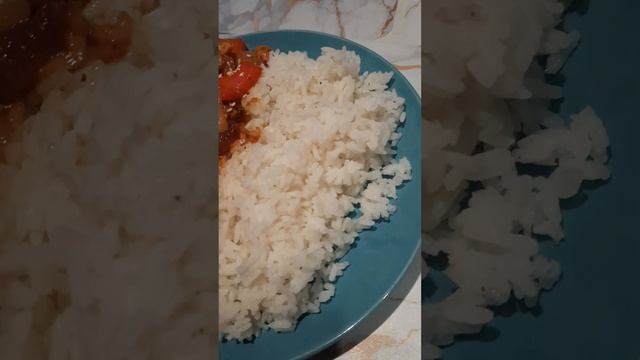 Курица в кисло-сладком соусе с ананасом луком и перцем с рисом смотреть онлайн