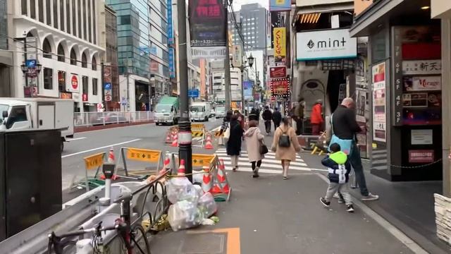 【4K】🇯🇵🗼Walking Around Roppongi (六本木) In Tokyo🎧, Minato City, Japan