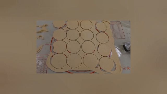 ПІСНІ ВАРЕНИКИ НА ЗАВАРНОМУ ТІСТІ ТА ГРИБНИЙ СОУС смотреть онлайн