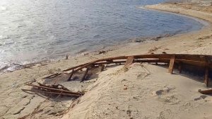 Остров Хортица. Что вымывает течение Днепра. Деревянная лодка. Детали от паровоза. Красивая природа