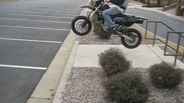 Suzuki DRZ 400 SM смотреть онлайн