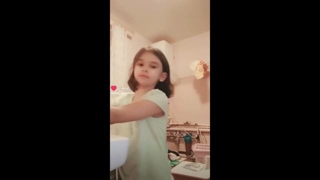 Повторяю свои старые видео из лайка! смотреть онлайн