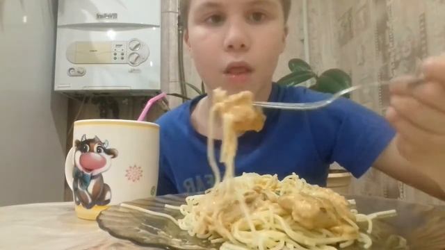 Мукбанг курочка в сливочно чесночном соусе со спагетти смотреть онлайн