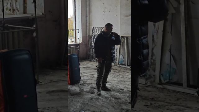 На руинах времени, но в тёплой атмосфере пацанов🇷🇺✊ смотреть онлайн