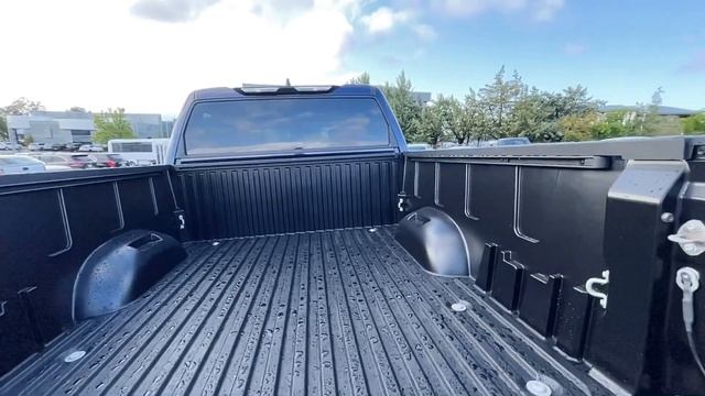 2022 Toyota Tundra Crewmax with TRD Off-Road смотреть онлайн