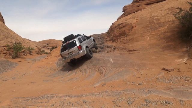 Jeep Grand Cherokee WK on Poison Spider смотреть онлайн