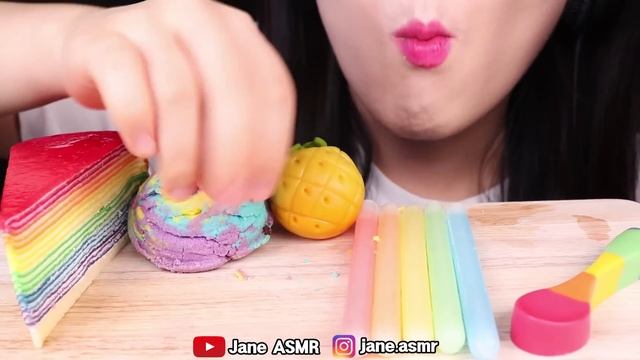ASMR RAINBOW FOODS *UNICORN COOKIE, NIK-L-NIP WAX STICKS, EDIBLE SPOON 유니콘 쿠키, 먹는 숟가락 먹방 EATING смотреть онлайн