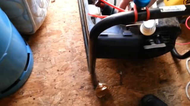 Chinese Yamaha-clone engine with Honda GCV135 carb & air filter смотреть онлайн