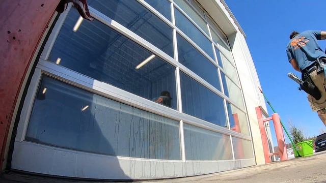 ODDLY SATISFYING WASH BAY GARAGE DOOR QUICK WINDOW CLEANING смотреть онлайн