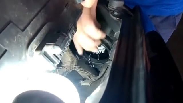 Como trocar lâmpada do farol da Pajero tr4 (rápido e facil) смотреть онлайн
