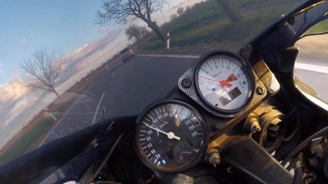 290km/h on the suzuki tl 1000 R смотреть онлайн