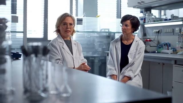 Słońce a przebarwienia? Czas je pożegnać i beztrosko cieszyć się latem смотреть онлайн