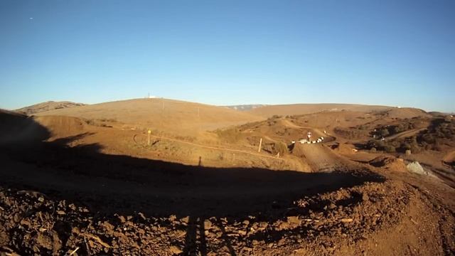 1981 CR 450 R elsinore Walk- and Jump- around MX track with Hondas cr500 predecessor смотреть онлайн