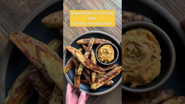 Baked Black Lime Fries with Smoky Tomato Aioli. Complete recipe at thesaltedpotato.com #shorts смотреть онлайн