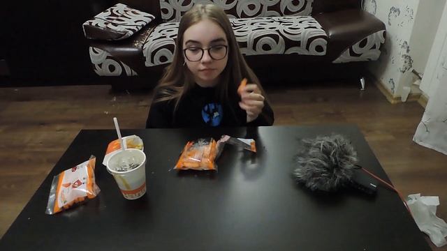 АСМР Итинг вкусностей из МакДональдса смотреть онлайн