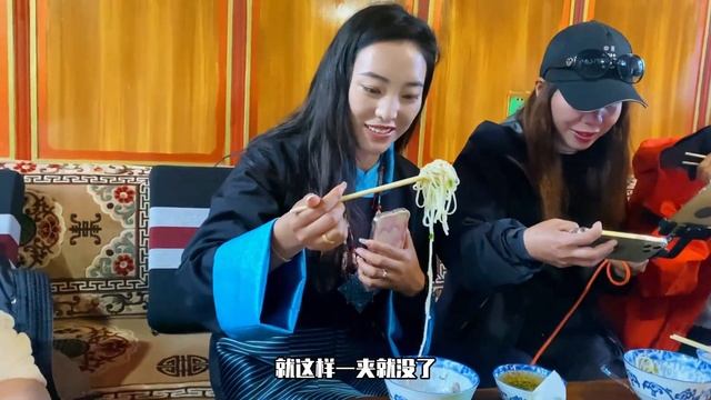 藏族姑娘卓玛到西藏盐井，挑战加加面就能脱单，曾有人吃了147碗 смотреть онлайн