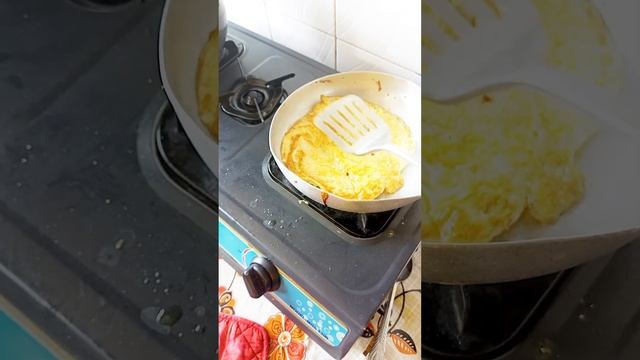 Quick breakfast idea (eggs+tea)#shortsvideo #shorts смотреть онлайн