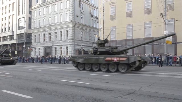 Проход техники для Парада Победы в Москве. смотреть онлайн
