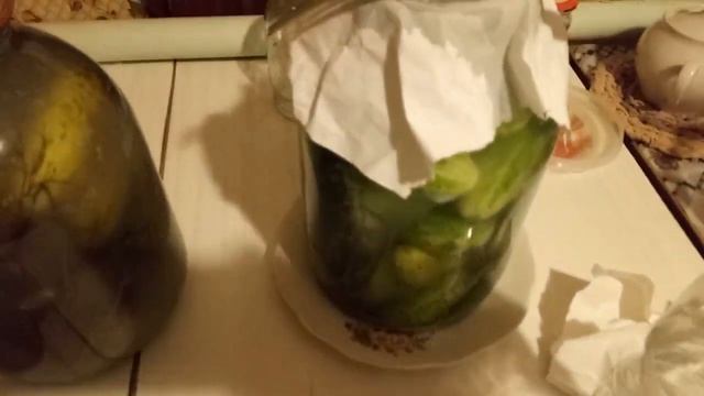 Огурцы солёные, хранить в комнатных условиях. смотреть онлайн