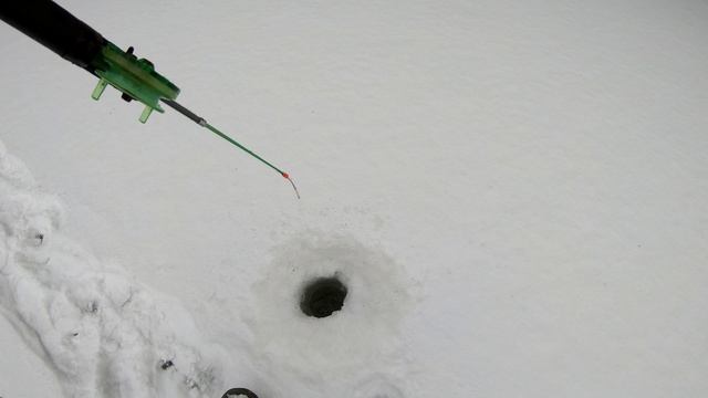 Ловля хариуса зимой.Зашел на плес и оторвался. смотреть онлайн