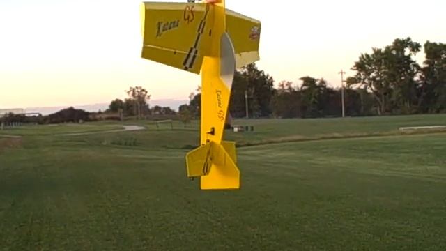 Camera man catches RC plane in mid air. смотреть онлайн