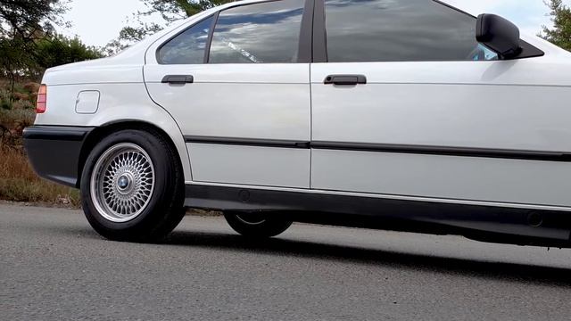 BMW E30 vs BMW E36 | Clean Classics | Samsung S10 смотреть онлайн