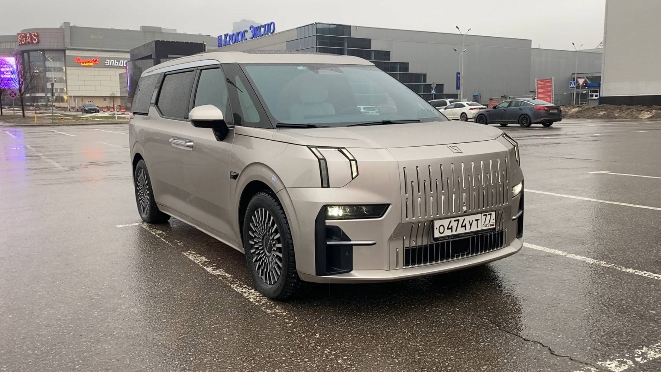 Zeekr 009. Реальный отзыв владельца на пробеге 50.000 км. смотреть онлайн