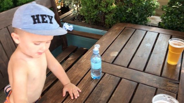 Зашли в кафе «Мидийная» #набережная#кафе смотреть онлайн