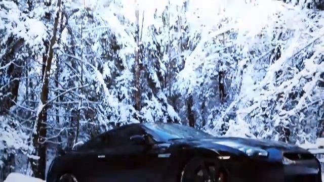 Nissan GT-R в зимнем лесу смотреть онлайн