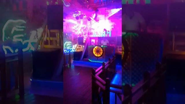 Hardwell,свежак услышал,и притащил в кафе 