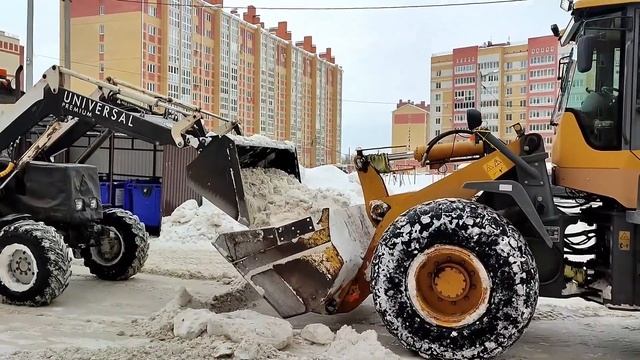 Вместе быстрее. Универсал Premium убирает снег смотреть онлайн