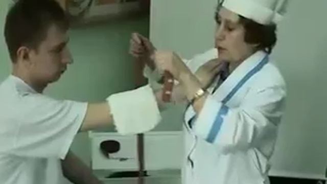 Жгут Эсмарха - Техника наложения для временной остановки крови смотреть онлайн