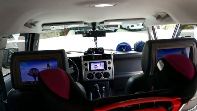 Pioneer indash and headrest monitors in a Toyota fj cruiser смотреть онлайн